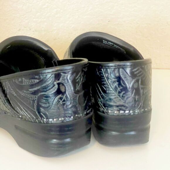 Dansko Professional Black Tooled leather clogs Size 39. or 8.5-9 - Picture 5 of 9